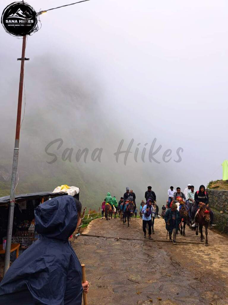 On the way back to Gauri Kund